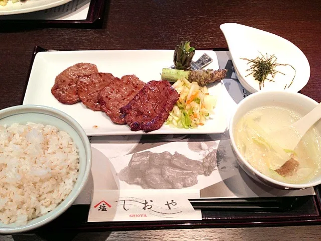 しおや特上タン定食。|リルさん