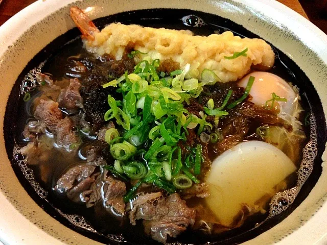 Snapdishの料理写真:大阪の懐かしい甘～いお出汁の次郎兵衞そば。お肉に天麩羅、月見に加えて甘くて美味しいお揚げが2枚入ってます。幸せ。|たけうちさん