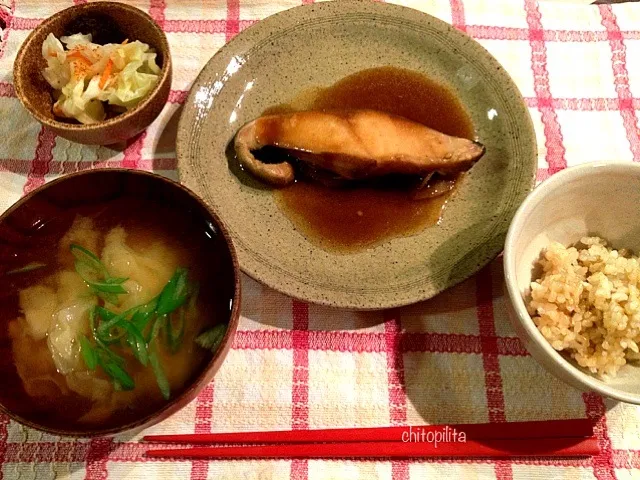 Dinner table 銀鱈煮つけと玄米ごはん|chitopilitaさん