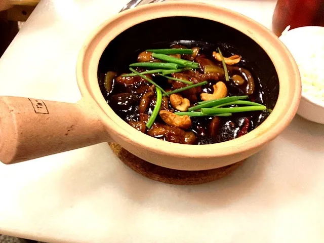 Beef w/ mushroom & cashew nuts  hehe I can't remember the name but its delicious anyway 😜|jennifer tiamzonさん