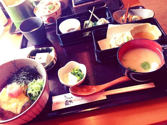 嵯峨豆腐 稲 のあんかけ湯葉丼定食|きゃのこさん