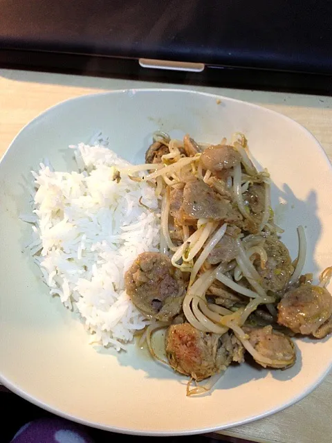 Stir Fried Beansprout with British sausages|Ruyiさん