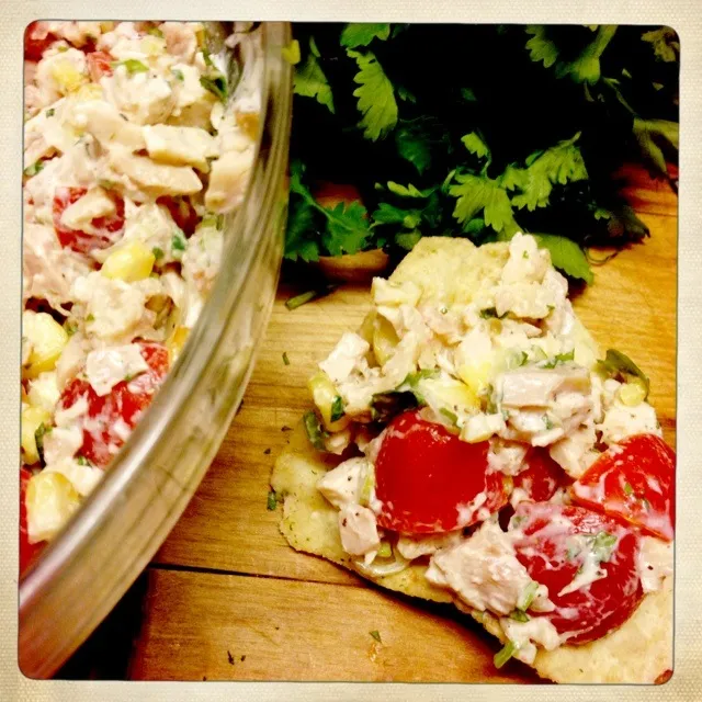 Tex Mex chicken salad. Served on hint of lime Tostitos! Mom!|Alexandra Einessさん