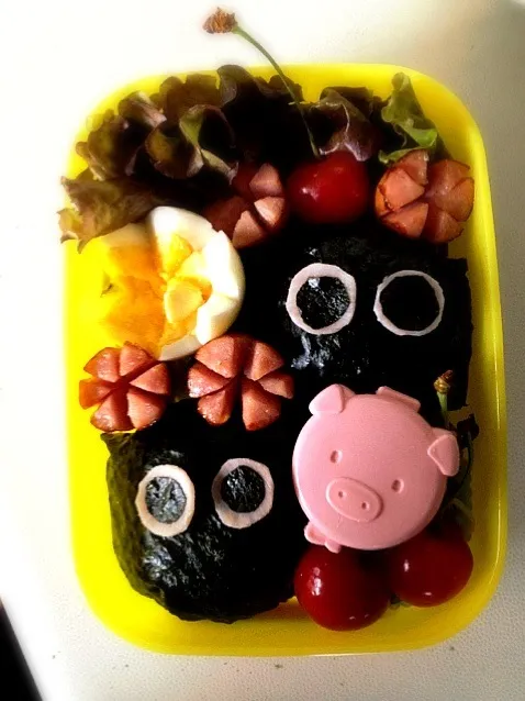 Snapdishの料理写真:まっくろくろすけ弁当|みゆさん