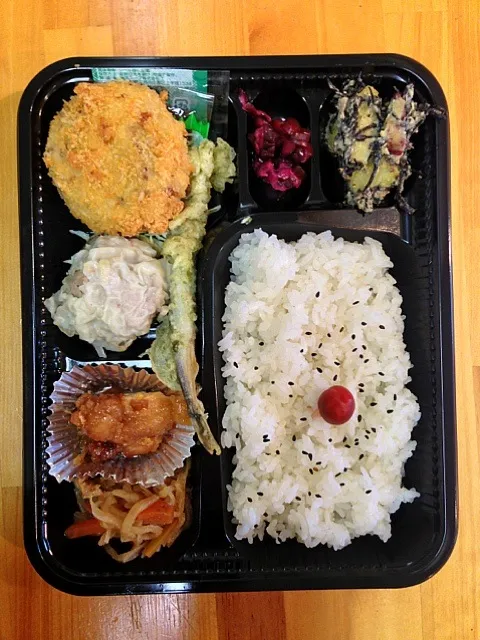 Snapdishの料理写真:日替わり幕の内弁当|たんぽぽ娘さんさん