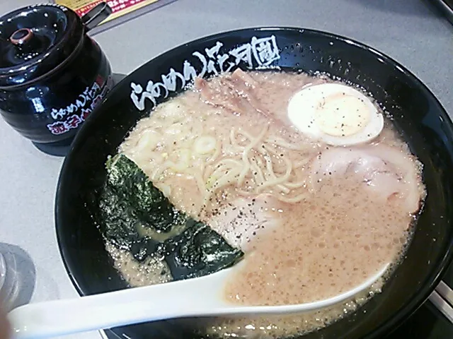 嵐げんこつラーメン、ラーメン花月|ryokutuchaさん