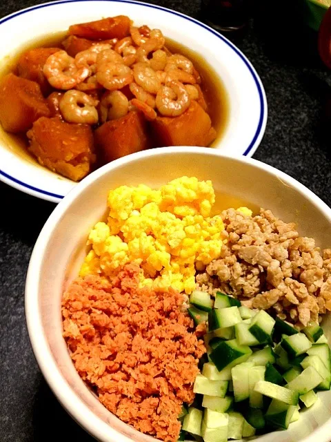 Snapdishの料理写真:三色丼を超える四色丼•かぼちゃとエビの煮物|がぁがさん