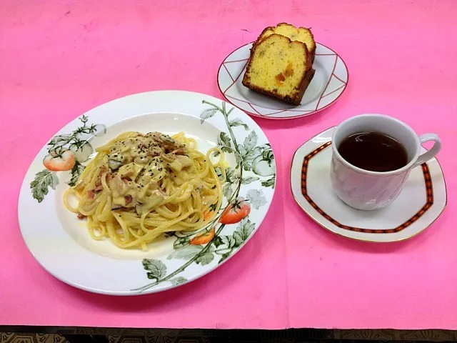 パウンドケーキとカルボナーラ|やーちゃんさん