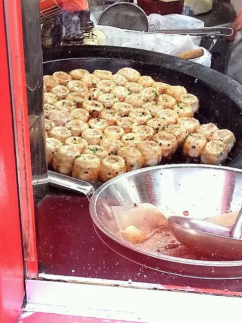 Snapdishの料理写真:生煎饅頭屋@町田行列ができる焼小龍包のお店。香ばしい香りとジューシー肉汁が◎|hitoshiさん