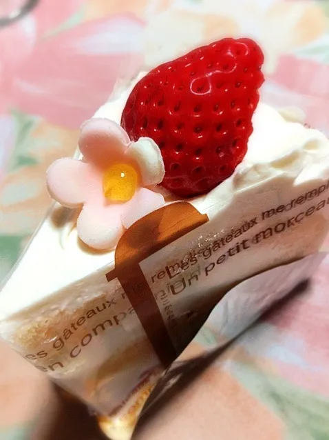 Snapdishの料理写真:お祝いいちごショートケーキ|あぼちさん