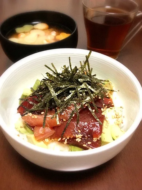 づけまぐろアボカドとろろ丼|chobicmさん