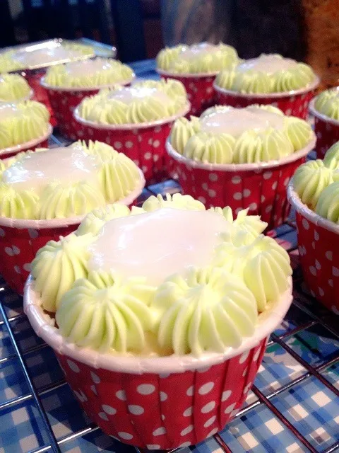 Snapdishの料理写真:Young coconut cupcake with Pandan butter cream and Coconut topping sauce|Prae~*さん