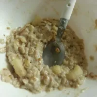 Snapdishの料理写真:oatmeal with apples,  cinnamon, milk, sugar, whole flax seeds|Xochitl Rodriguezさん