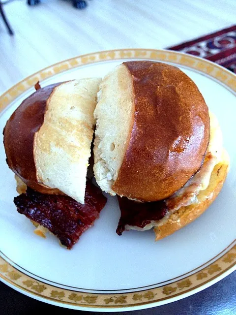 Breakfast sandwich with our bacon and pretzel bread|lauren shannonさん