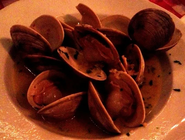 #Clams in Butter and Whit Wine from Dan Tana's|sooprcoolchicaさん