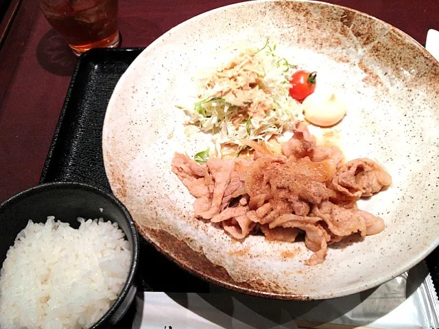 Snapdishの料理写真:生姜焼き定食|yさん