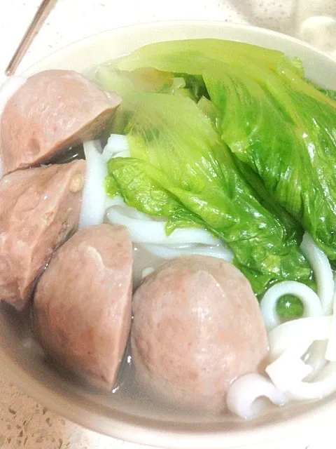 Snapdishの料理写真:牛肉丸汤河粉|yiyowongさん