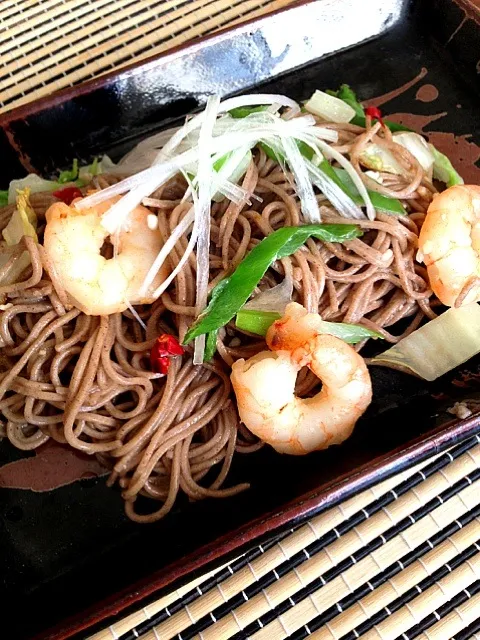 Snapdishの料理写真:ニンニクをきかせたお蕎麦で焼きそば(^-^)|ぺぽりさん