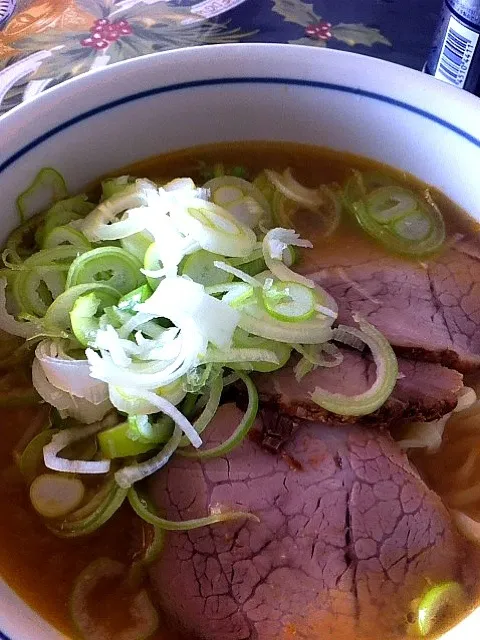 Snapdishの料理写真:肉のヨシハシの焼き豚を入れた佐野ラーメン|てっぽうさん