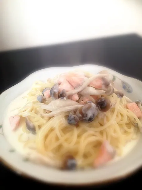 しめじとサーモンのクリームパスタ|苺華さん