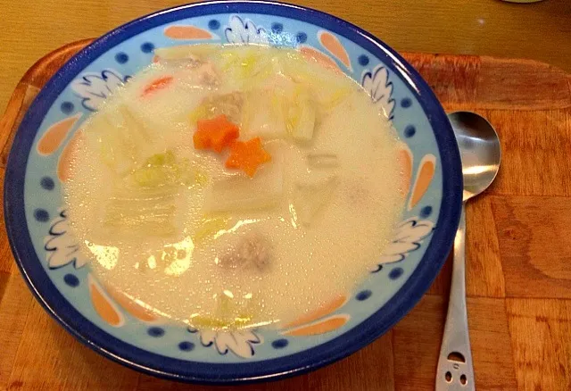 白菜と鶏肉の豆乳スープ白味噌仕立て|まりねさん