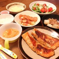 Snapdishの料理写真:サーモンのムニエル・大根と挽肉の西京味噌焼き・ベーコンポテトなど。|じゅんじゅんさん