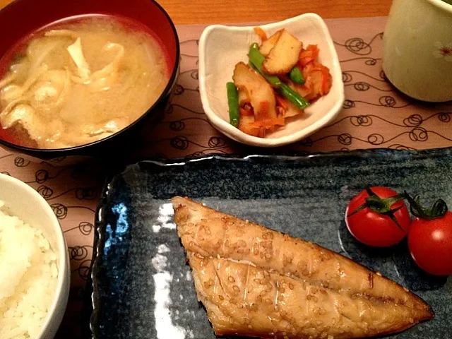 鯖味醂干し 薩摩あげとインゲンのきんぴら  味噌汁|ikukoさん