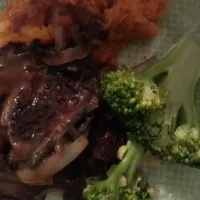 Salisbury steak, sweet mashed potatoes and veggies|A. Timminsさん