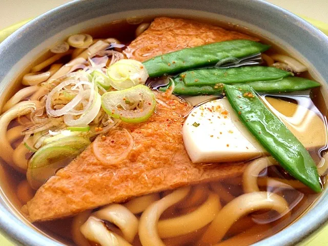 今日の社食はきつねうどん。290円。他に食べたいのがなかった…。|ルーア・ブランカさん