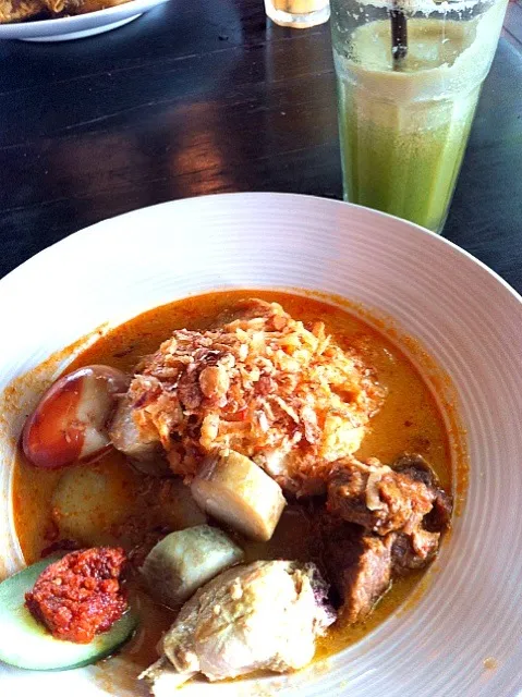 Lontong komplit|Nathalie Straversさん