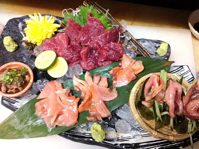 生のクジラ刺しと肉厚赤貝刺し|居酒屋地蔵屋の大将さん