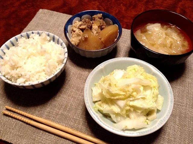 もらいものの美味しい白菜とカブ♥お金ないのでメインが白菜炒めたもの♪( ´θ｀)ノ超美味♥|AyaSasakiさん