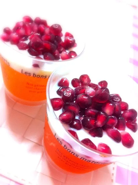 Orange Jelly with Peach Mango Yogurt n Pomegranate Topping|shirlynさん