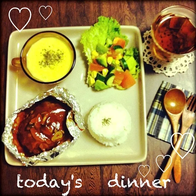 today's    dinner ♡⑅⃝ 

包み焼きハンバーグ★
表面を焼いてその後オーブンで15分ほど焼くだけ♫
包むと肉汁がこぼれることなく仕上がってお肉もふわふわ (ૢ›◡‹ஐ)❊ˈ‧˚⁺⋆デミグラスソースかけていただきました♡⑅⃝|natupuさん