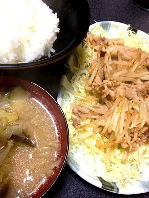 Snapdishの料理写真:#夕飯 炒め茄子と白菜味噌汁、白米、豚もやし生姜焼き。白米も味噌汁もおかわりしたさ。|ms903さん