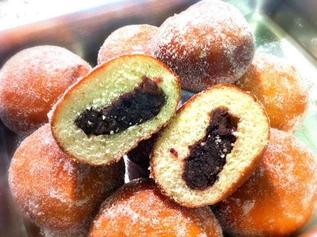 Snapdishの料理写真:Sweet red bean doughnut|Nanaさん