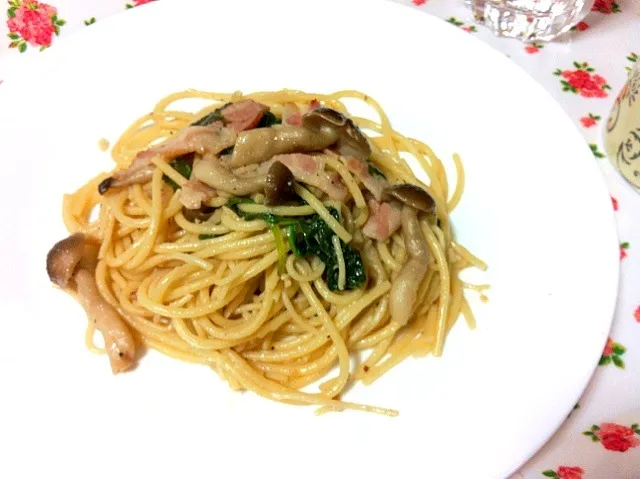 Snapdishの料理写真:Mushroom garlic bacon spinach soy sauce style pasta.|Yoshinaさん