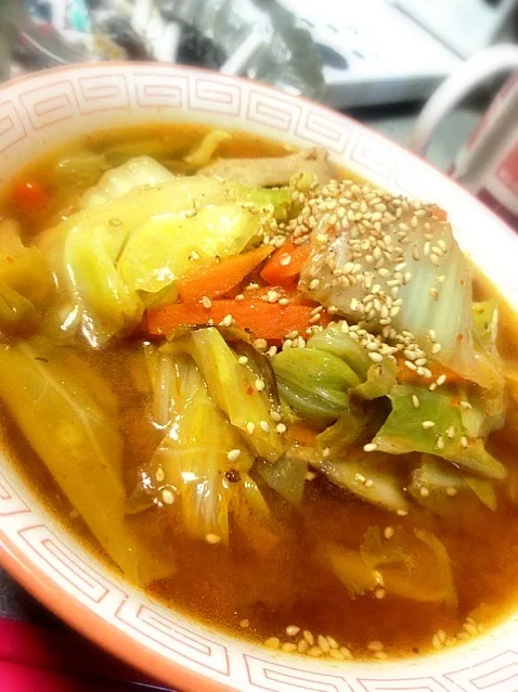 Snapdishの料理写真:インスタントラーメンで作る味噌タンメン|まゆゆさん