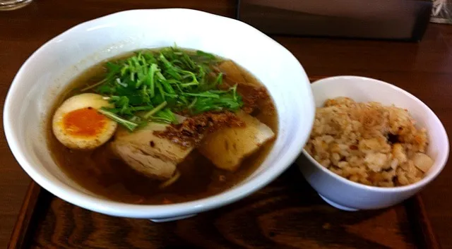 醤油らぁめんと本日のごはん。|呈蒟蒻さん