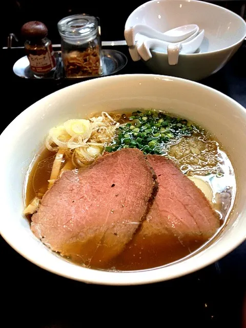 贅沢醤油ラーメン@マタドール|佐野さん