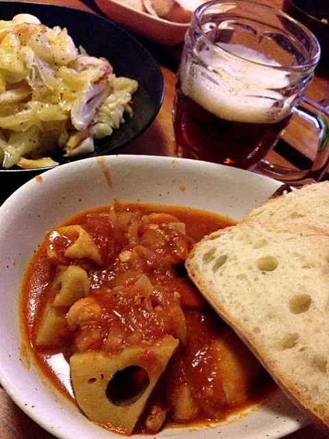 チキンのトマト煮、キャベツと竹輪のホットサラダ、ビール♪|みどりっちさん