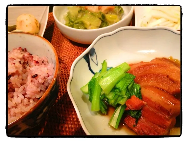 Snapdishの料理写真:今日はご馳走！皮付き豚三枚肉の角煮、白菜と油麩、春雨の中華風、慈姑の煮物、白菜の浅漬、雑穀ご飯。|松浦有里さん