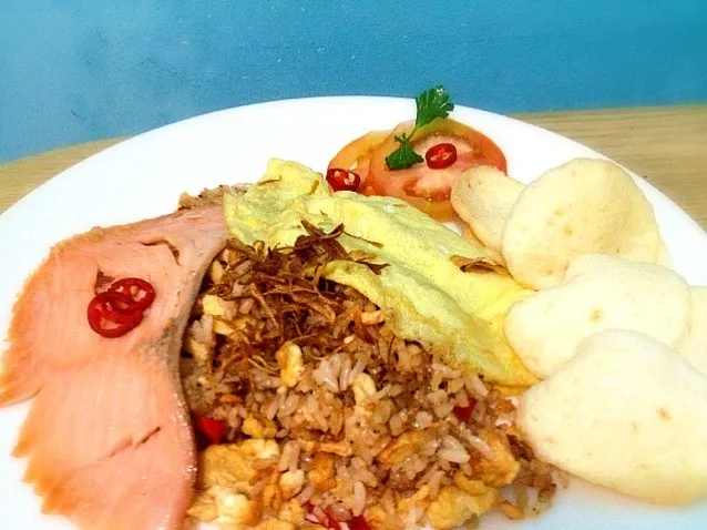 Snapdishの料理写真:Nasi Goreng Smoked Salmon ala Iwan|Iwan Setiawanさん