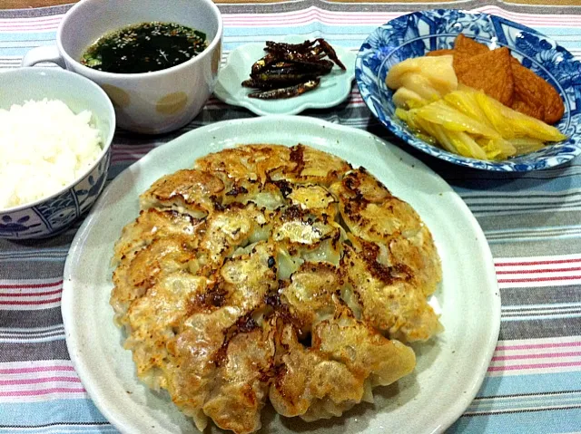 焼きギョウザ・白菜さつま揚げハンペンの煮浸し・わかさぎ甘露煮・わかめスープ|まーままさん