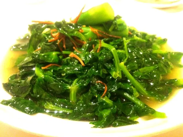 Poached pea shoots & kale in snake soup|skyblueさん