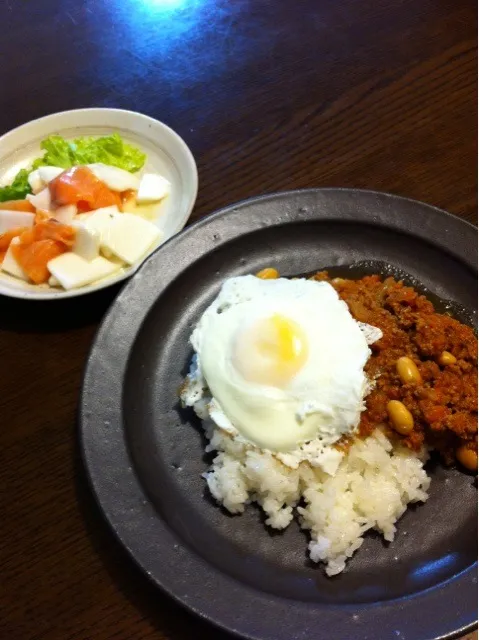 豆のカレー、カブとスモークサーモンのサラダ|きりママさん