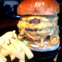 Triple Cheese Burger|Matthew Espinaさん