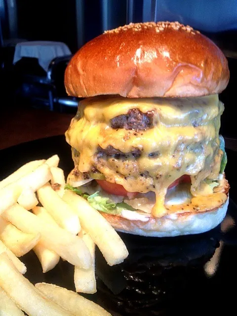 Triple Cheese Burger|Matthew Espinaさん