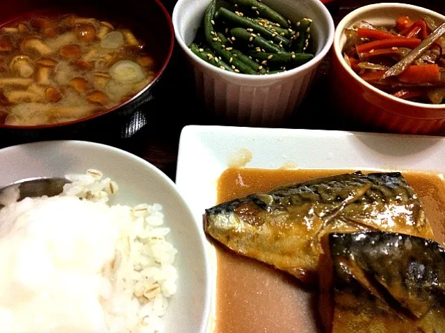 鯖の味噌煮、きんぴらゴボウ、なめこのお味噌汁、いんげんの胡麻和え|あんじぇらさん