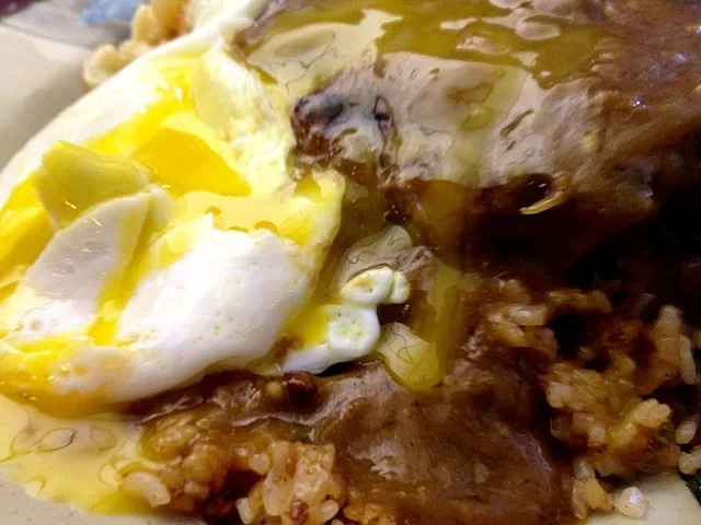 Snapdishの料理写真:Loco Mocoのたまご割ったとこ！！|chiesamaさん